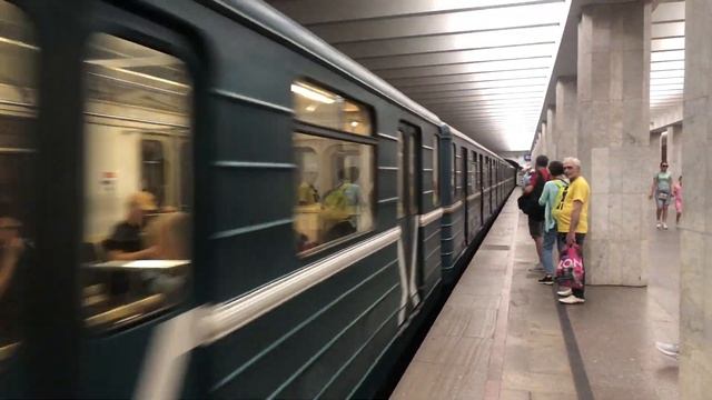 81-717/714.5М, 81-717/714 и 81-714.5 На станции Царицыно смотреть онлайн