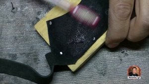 Как отчистить замш от клея ?