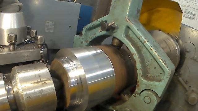 Обработка огромной заготовки с использованием люнета на токарном станке смотреть онлайн