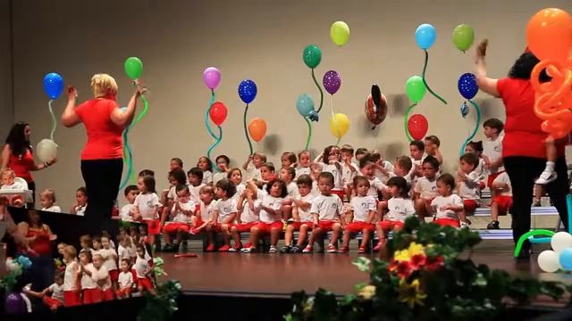 Давид на празднике окончания  года в детском саду . смотреть онлайн