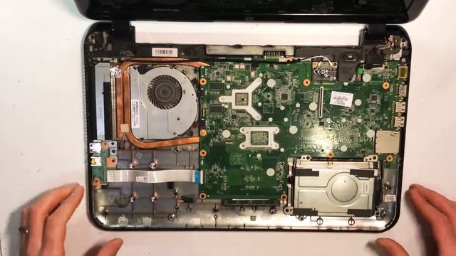 Разборка для чистки от пыли ноутбука HP Pavilion Sleekbook 15-b079er смотреть онлайн