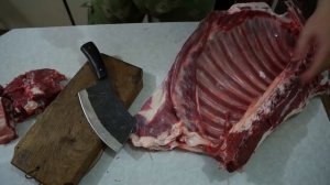 Разделка туши барана ножом и тяпкой Тестирование  Ножевая мастерская Медведь