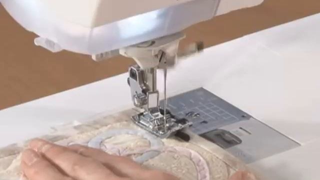 Лапка для строчки в канавку смотреть онлайн