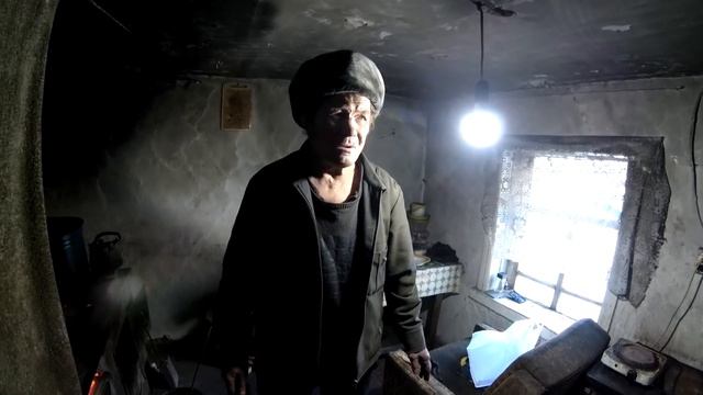 НУЖНО НАВОДИТЬ ПОРЯДОК В ДОМЕ У ДЕДУШКИ ВИТИ // РАСТОПИЛ ГРЯЗНЫЙ СНЕГ смотреть онлайн