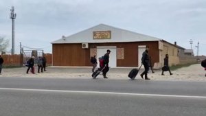 Россия. Республика Дагестан. Дербент. Азербайджан. Азербайджанцы покидают пешком республику