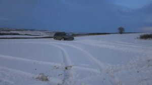 На пассате б3 по глубокому снегу. Как пассат б3 едет по глубокому снегу. Winter in Russia.Passat b3