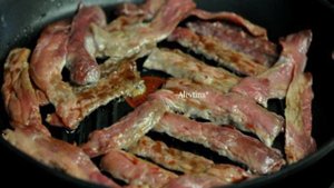 Салат с говядиной и соусом из каперсов