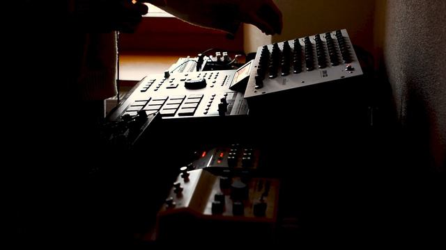 Bodydrop // MPC 2000xl, Vermona DRM1, DFAM, ARP Odyssey, Korg M1, Volca FM, Alesis DM10 смотреть онлайн