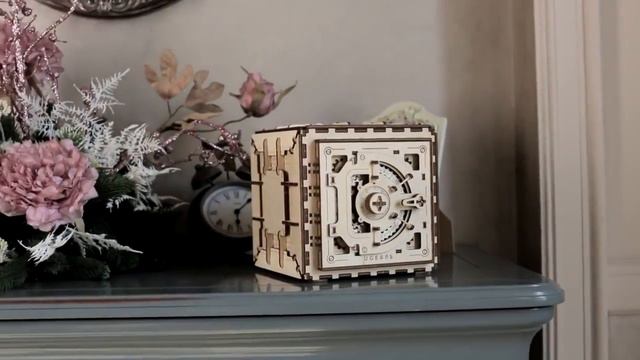 Модель сейфа Ugears смотреть онлайн