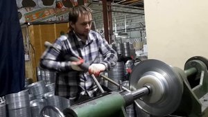 Ротационная вытяжка металла, оцинкованная сталь.