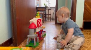 Распаковка детской фермы, Владику игрушечная ферма понравилась