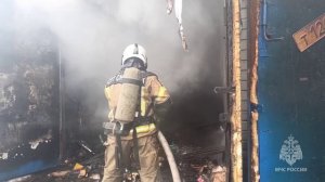 Ликвидация пожара в автосервисе в Смоленске