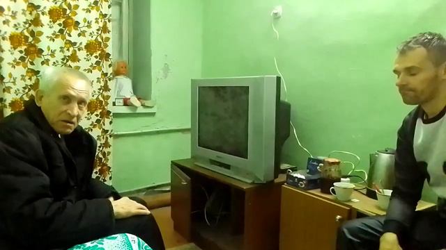 Брошенный старик-инвалид.