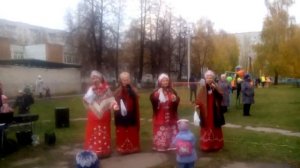Народная песня Течет ручей