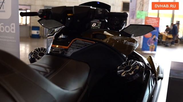 Настоящий экстрим: выставка уникальных туристических товаров проходит в аэропорту смотреть онлайн