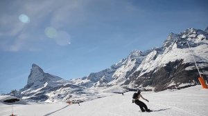 Спуск в Альпах без футболки