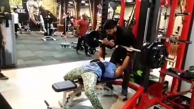 Benchpress 150kg @bodyweight 70kg Powerlifter смотреть онлайн