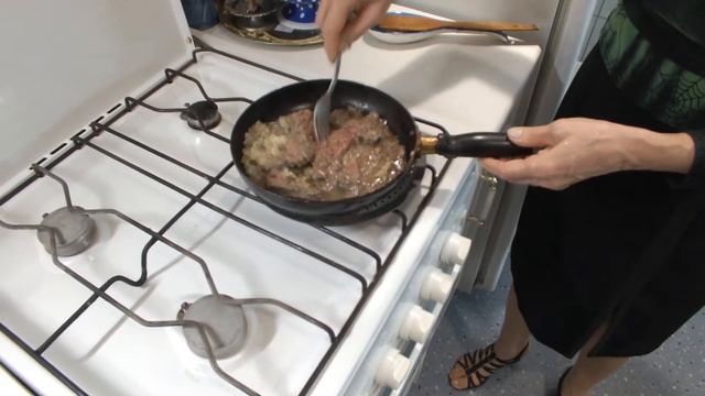 Печень тушеная с картофелем готовится мгновенно. смотреть онлайн