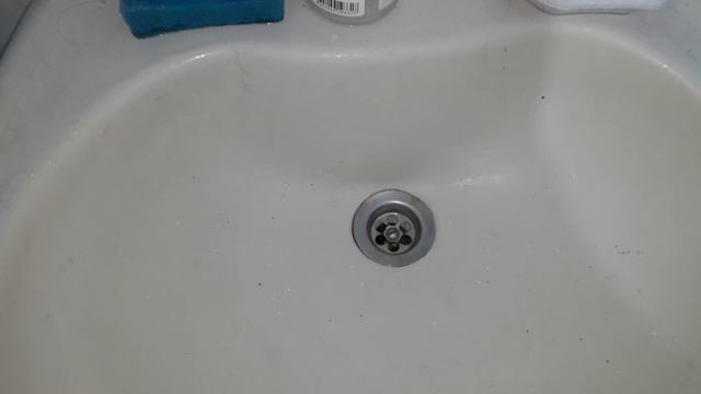 Как отмыть раковину от желтого налета за 3 секунды!