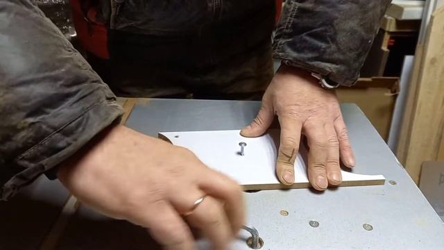 Как вырезать круглое отверстие или ровный круг с помощью фрезерного стола. смотреть онлайн