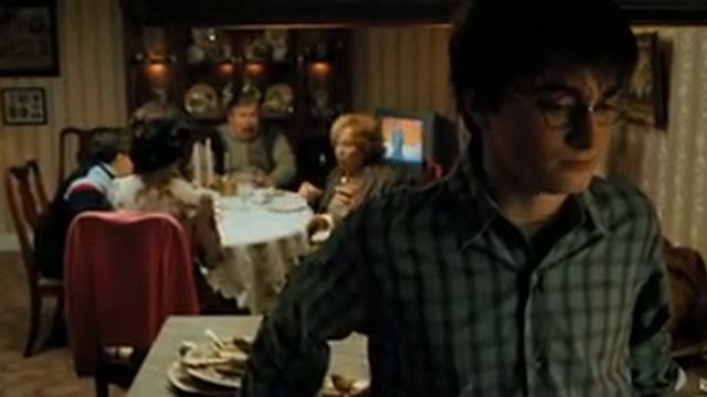 ГАРРИ ПОТТЕР И ЛЕТАЮЩАЯ БАБКА смотреть онлайн