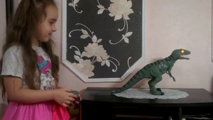 Динозавр на пульте управления