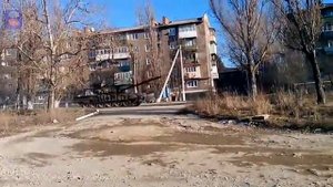 Колонна техники 5 ОТБр и 37 ОМСБр РФ в Юнокоммунаровске