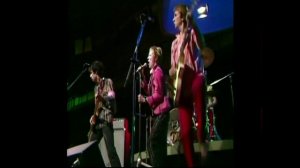 The Sex Pistols - Anarchy In The UK (live) (Lyrics)