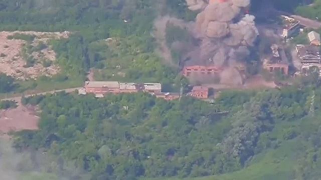 Артёмовское_ Авиаудар планирующим зарядом по цели укровермахта.