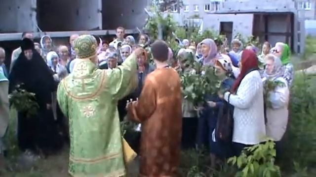 Окропление святой водой прихожан смотреть онлайн