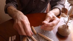 Резьба по дереву. Урок 1 "Роза" как вырезать сердцевину бутона Carving a wooden rose