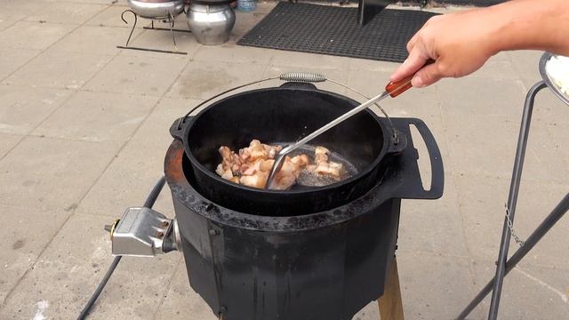 Просто обалденный обед в голландской печи смотреть онлайн