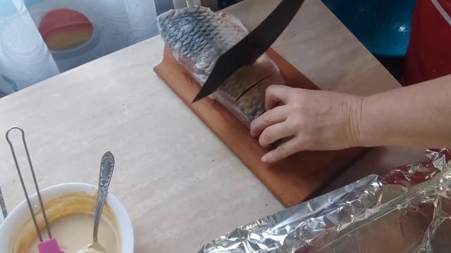 дуже смачно запікаю коропа в духовці .
