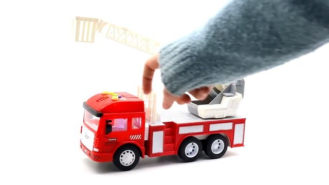 Городская техника Пожарная автовышка со звуковыми сигналами (Арт. 2881) смотреть онлайн