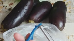Хозяйке на заметку: чем быстро и удобно чистить баклажаны