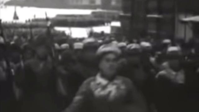 "Парад, изменивший историю" смотреть онлайн