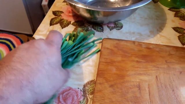 КАК ПРИГОТОВИТЬ ЧЕСНОЧНЫЕ СТРЕЛКИ. ЖАРИМ НА СКОВОРОДЕ.