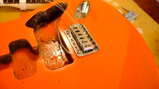 Pierachini luthier replica de guitarra de Tom DeLonge смотреть онлайн