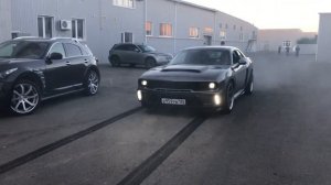 Как DODGE CHALLENGER умеет жечь резину 🔥🔥🔥 Dodge MADMAX vs Dodge Challenger Hellcat +16