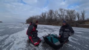 ГЛУХОЙ коряжник ЗАБИТ рыбой / ВОЛШЕБНАЯ лунка, СУДАКИ и ЩУКИ только опустишь ПРИМАНКУ!!!