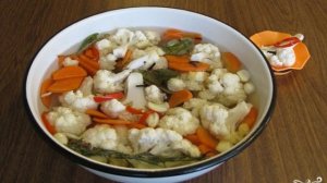 Маринованная цветная капуста с морковкой