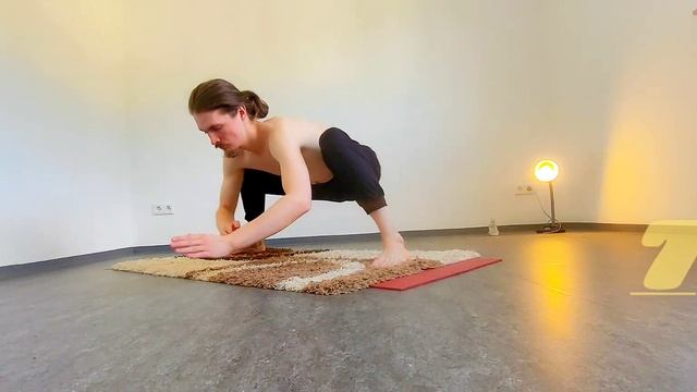 Хатха Йога . Разминка для ног в динамике смотреть онлайн