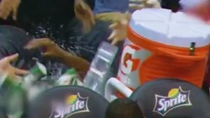 Первые ряды всегда могут непосредственно прикоснуться к спорту)))))))))))