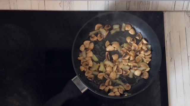 КАК ПРИГОТОВИТЬ САЛАТ ВОСТОРГ С КУРИЦЕЙ И КОРЕЙСКОЙ МОРКОВЬЮ? Яркий, праздничный, слоеный смотреть онлайн