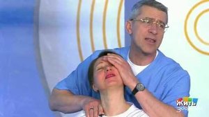 Боль в шее - что делать? Жить здорово! Фрагмент выпуска от 04.04.2017