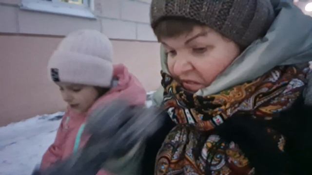 Кировск/Идём в гости/Выбираем подарок.