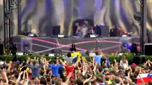 Avicii Live @ Tomorrowland 2011 - Armin van Buuren feat. Laura V - Drowning (Avicii Remix)