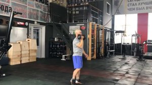 Жим арнольда стоя одной рукой