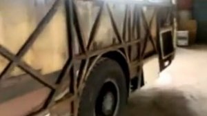 Разодранный автобус ЛАЗ 52523
