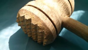 Деревянный молоток для отбивания мяса / Wooden hammer for beating meat